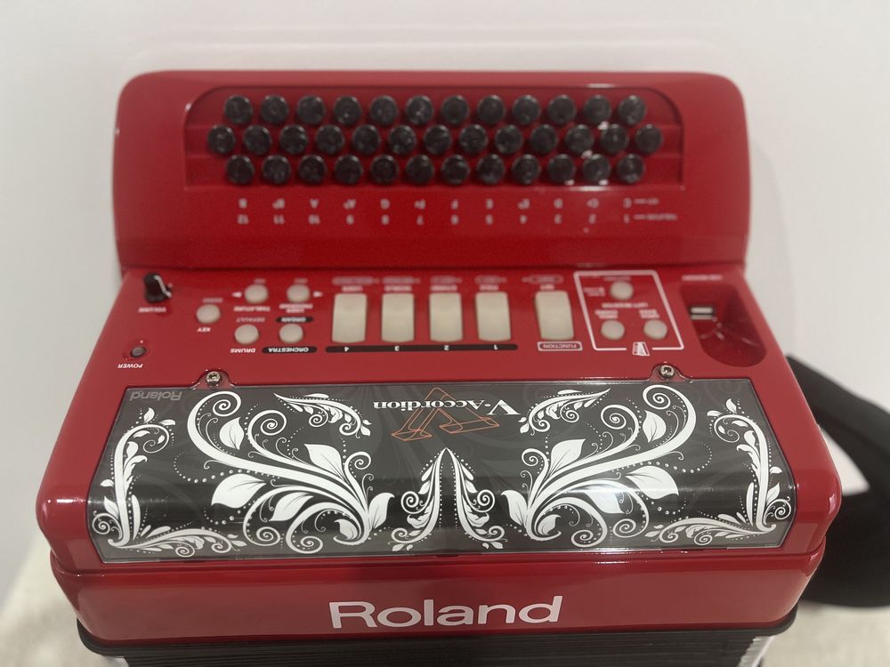 Concertina Roland FR 18 Seminova