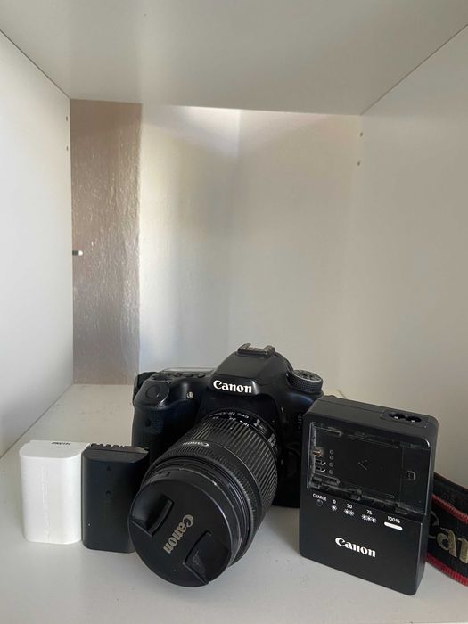 Canon EOS 70D DSLR + EF-S 18-55mm