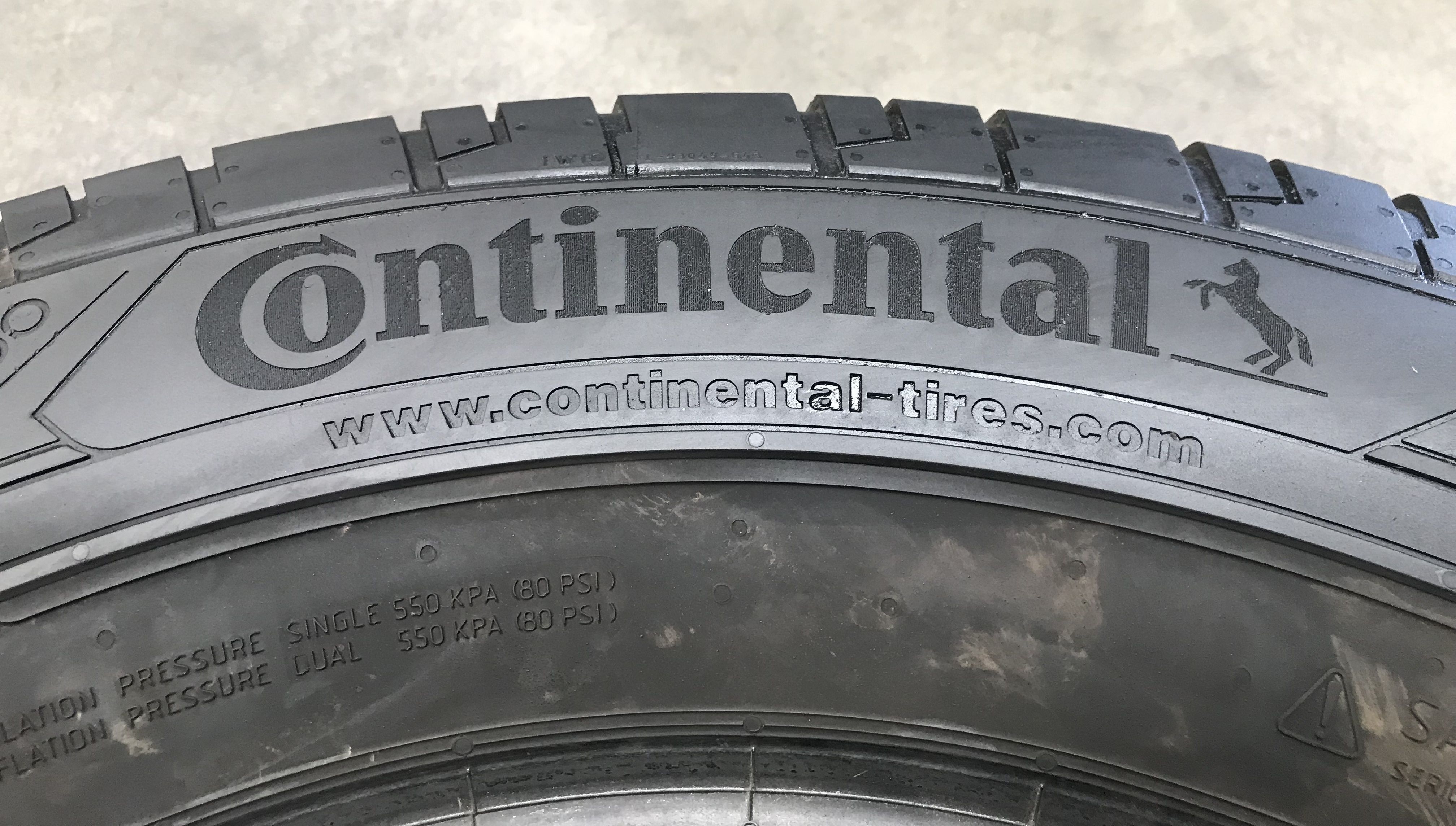 Opony używane letnie 235/65R16C 115/113R Continental VanContact 200