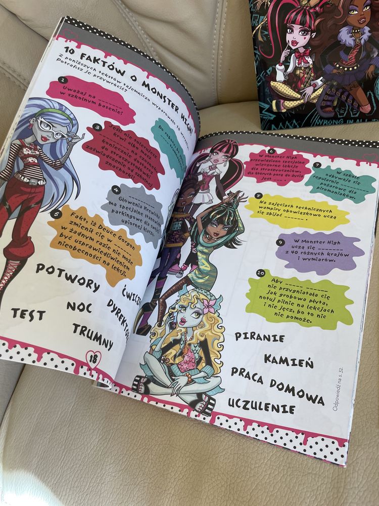 Monster High ksiazeczki z naklejkami zadaniami wuizy kolorowanki