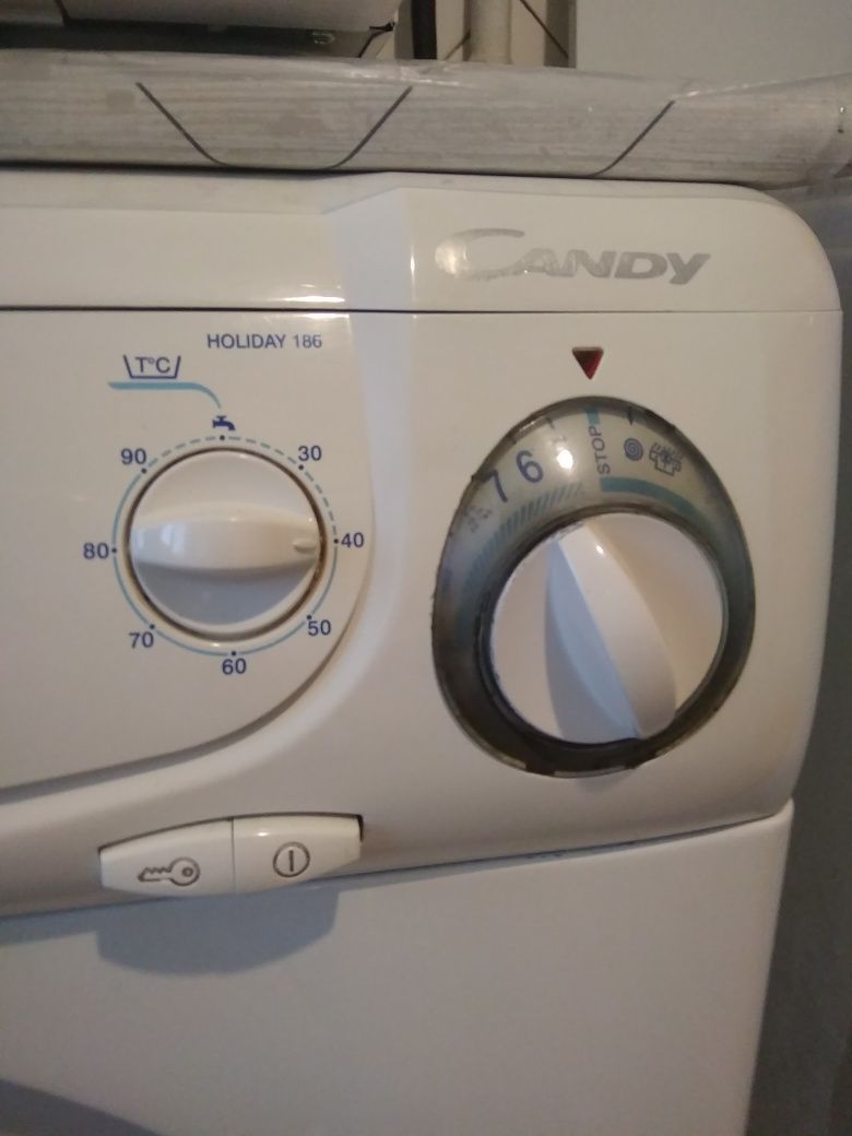 Робоча італійська пральна машина Candy Holiday 186