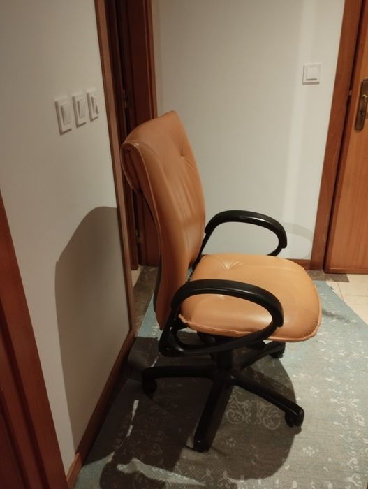 Cadeira de escritório em pele