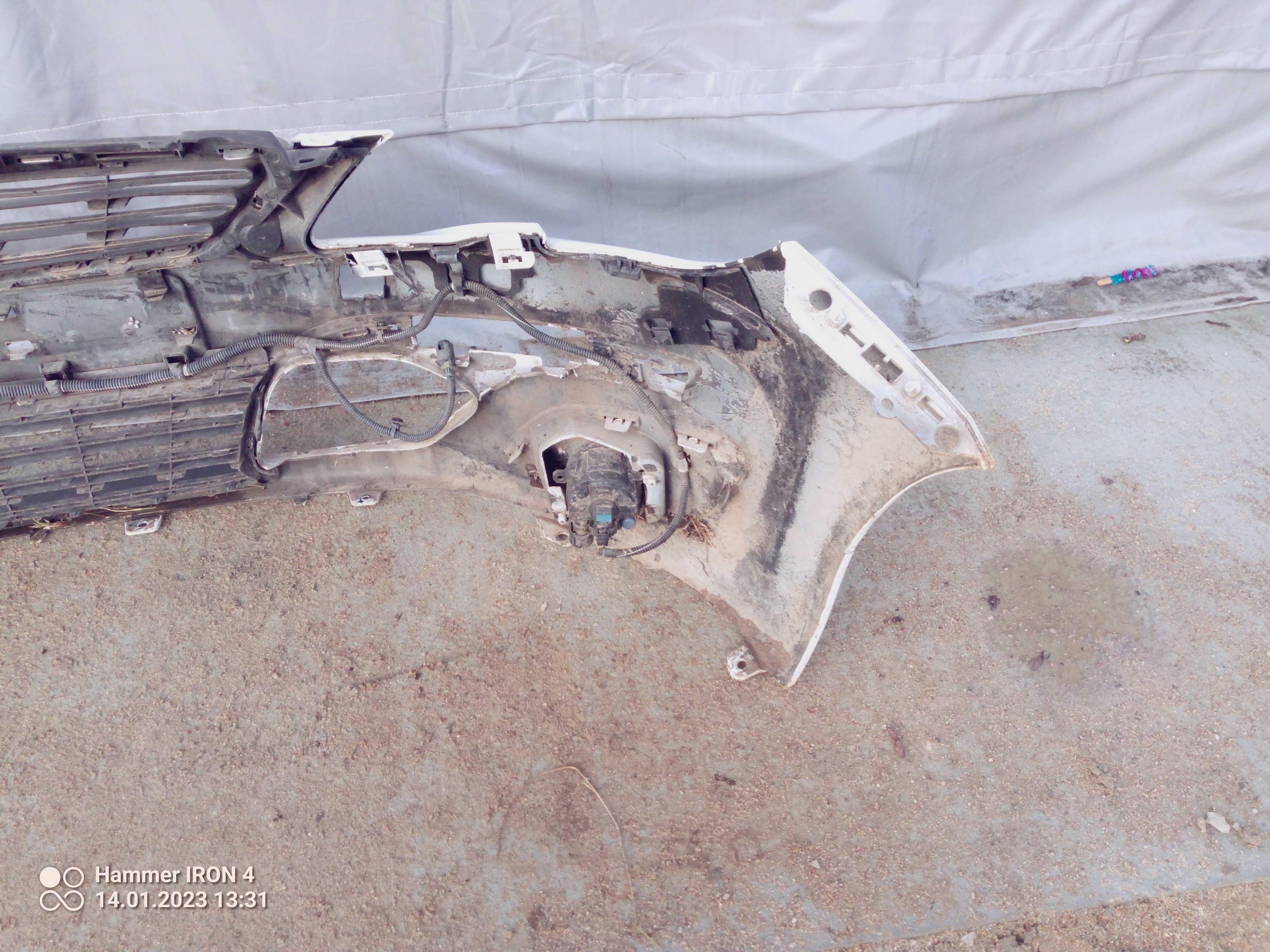 Zderzak przid Peugeot 308 t9 od 13r stan bdb,led,kratki,gril cale