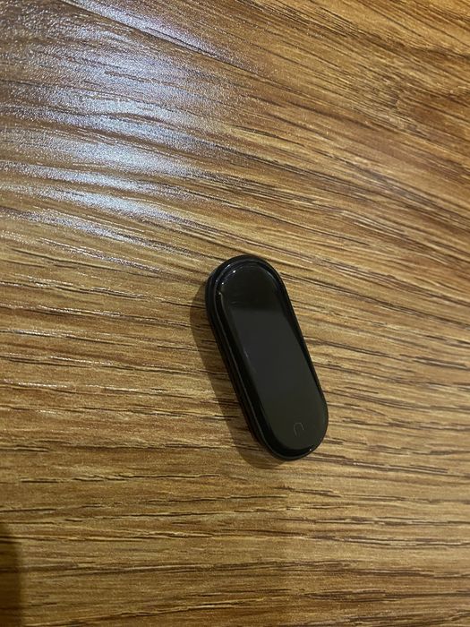 Продам Фитнес браслет Xiaomi mi band 4