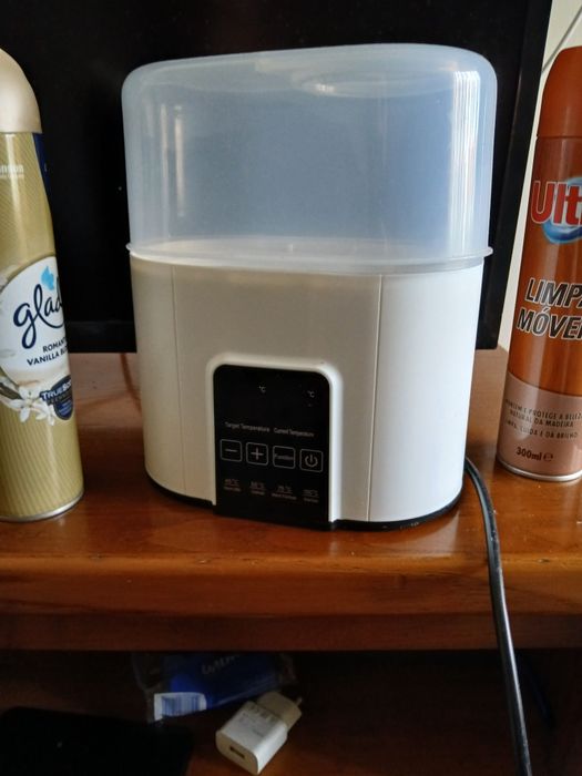 Esterilizador e aquecedor de biberões