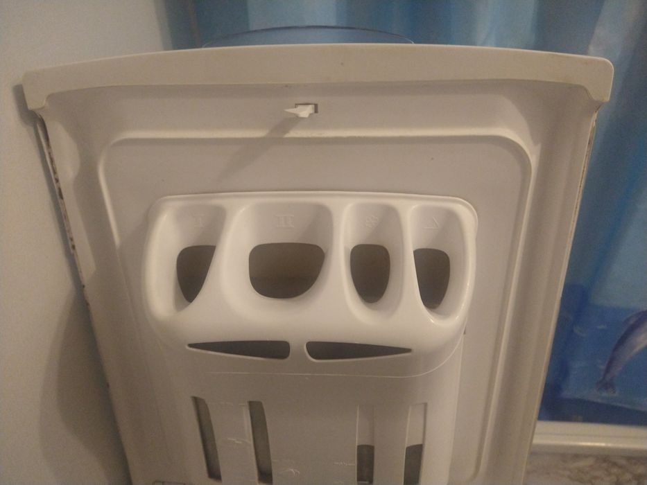 Продам на запчастини пральну машину Whirlpool.
