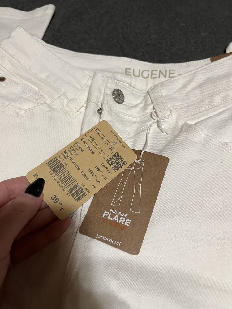 Spodnie Promod Eugene białe flare jeansy mid rise S 36