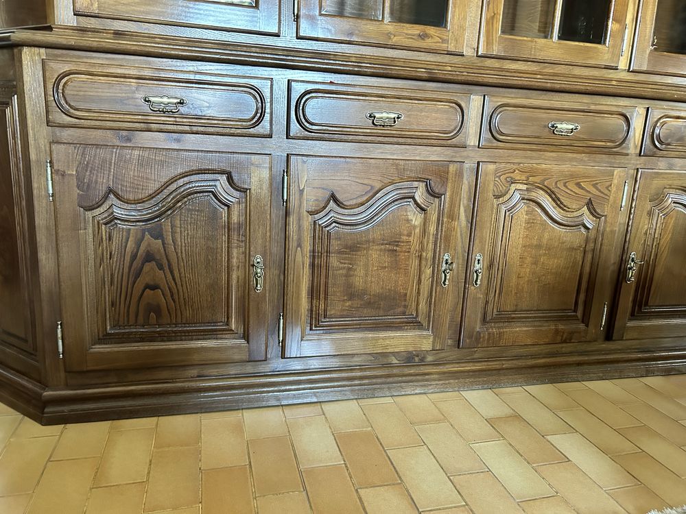 Movel de sala em castanho