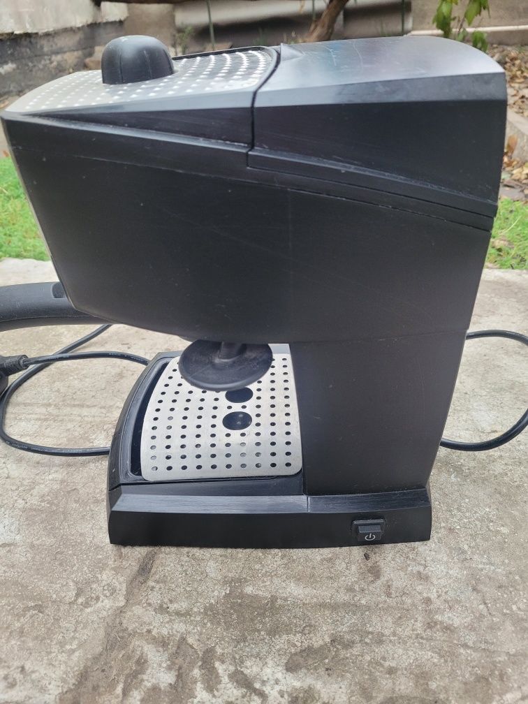 Кавомашина DeLonghi EC 156 B