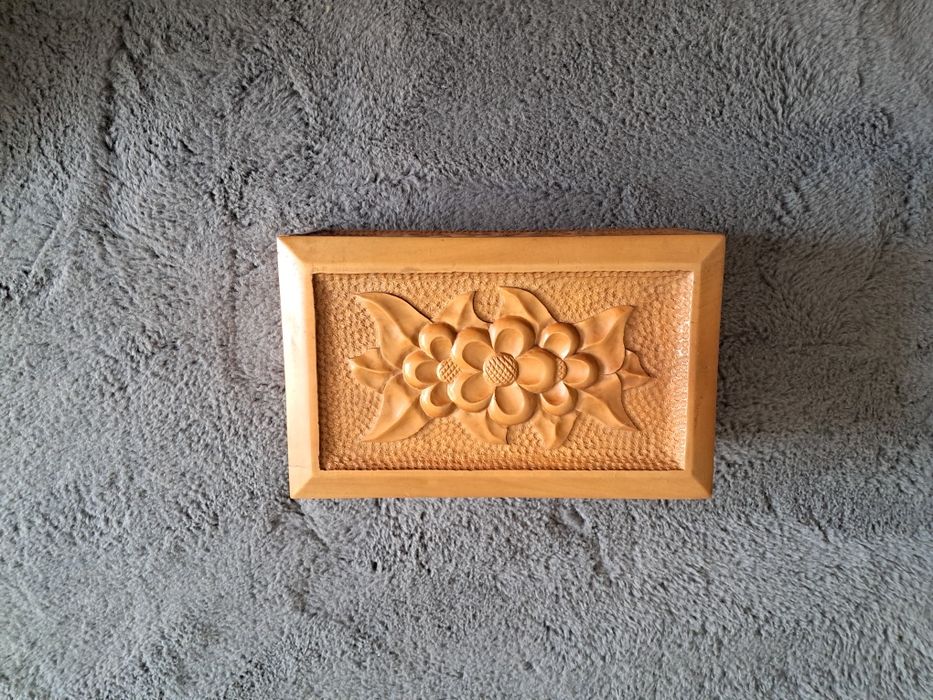 Продам дві скриньки і рамку для картини