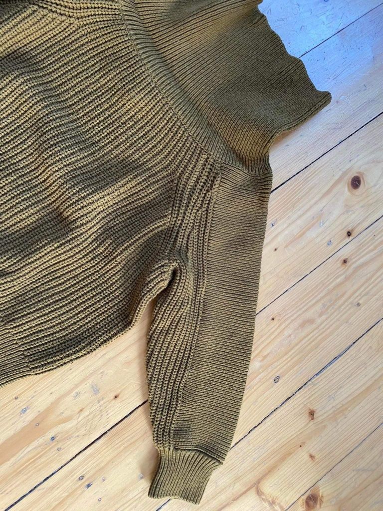 Krótki sweter z golfem XS
