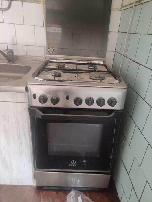 Газова плита з духовкою