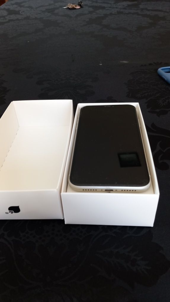 Iphone 11 branco com  128gb