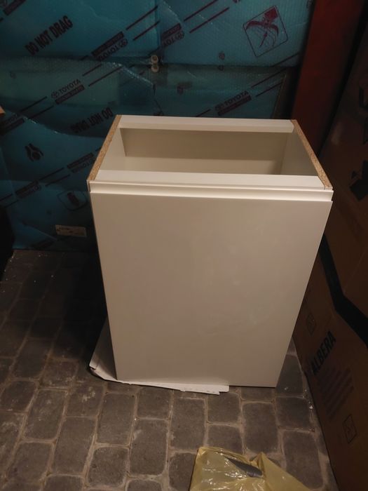 Szafka z koszem łazienkowa na bieliznę do zabudowy