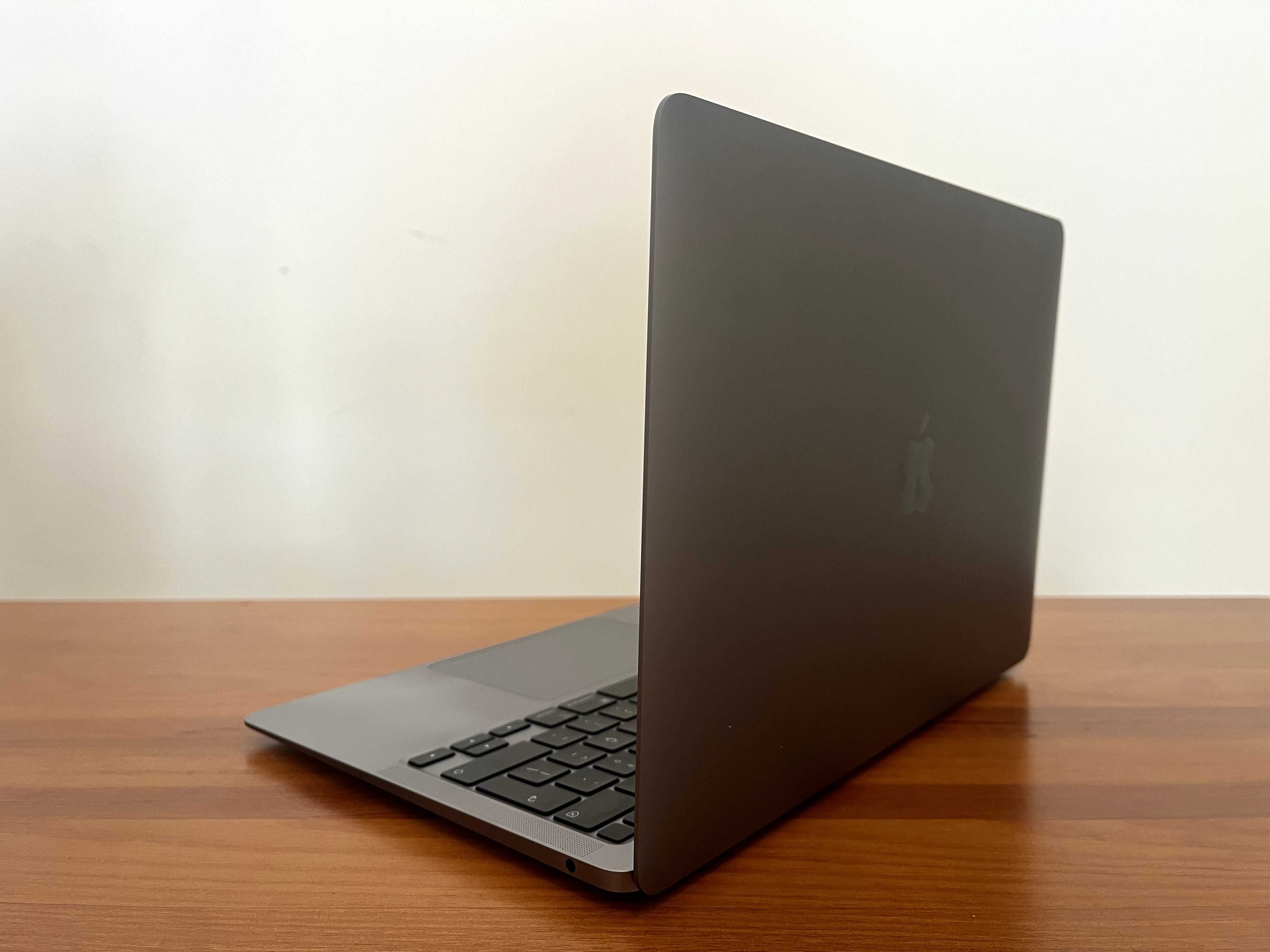 MacBook Air M1 com 16GB de RAM - Excelente Estado