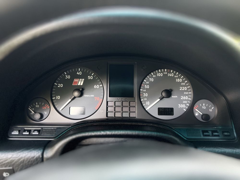 Продам Audi S8 D2
