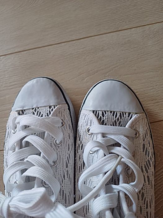 Koronkowe trampki damskie 39