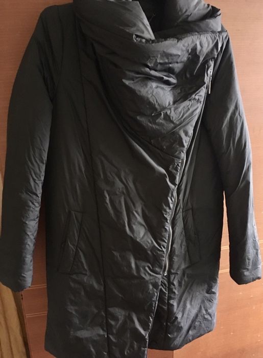 Пуховик черного цвета Mohito