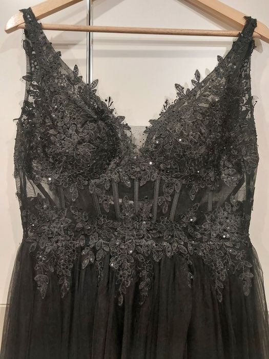 Sukienka czarna studniowka