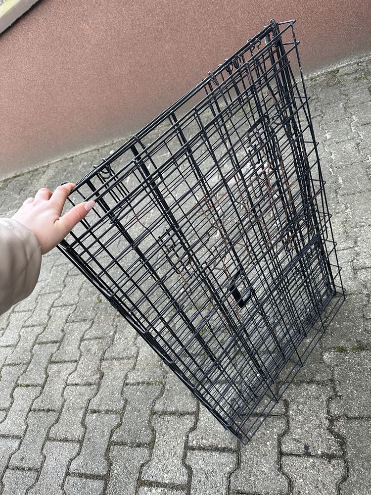 Składana klatka z małą dziurą dla psa czarna metal b.duża 90x50x65