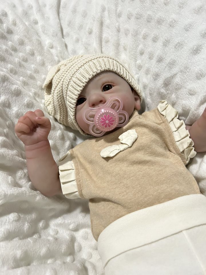 Bebé reborn olhos azuis ou castanhos por encomenda