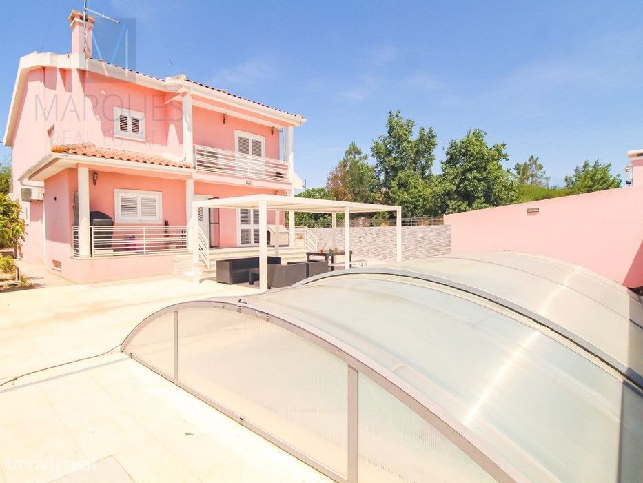 Moradia T4 Isolada com Logradouro e Piscina na Quinta de Valadares ...