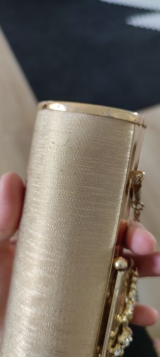 Złota torebka wizytowa tuba kopertówka zdobiona połysk wesele impreza