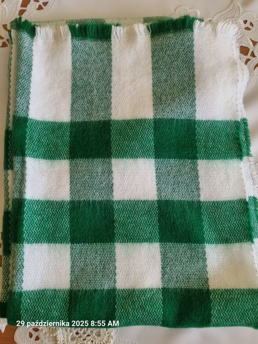 Szal w biało- zieloną kratę