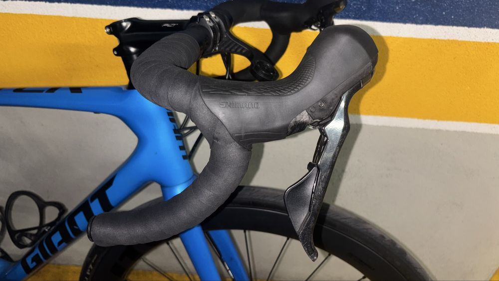 Bicicleta Estrada em Carbono Giant Advanced 1