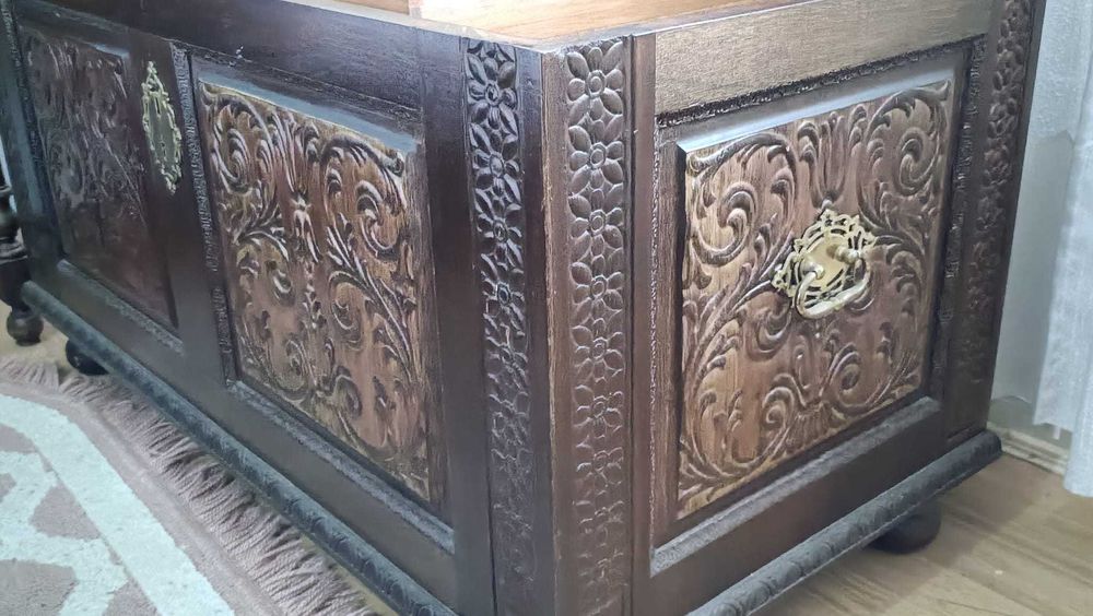 Arca baú em madeira rara de cânfora