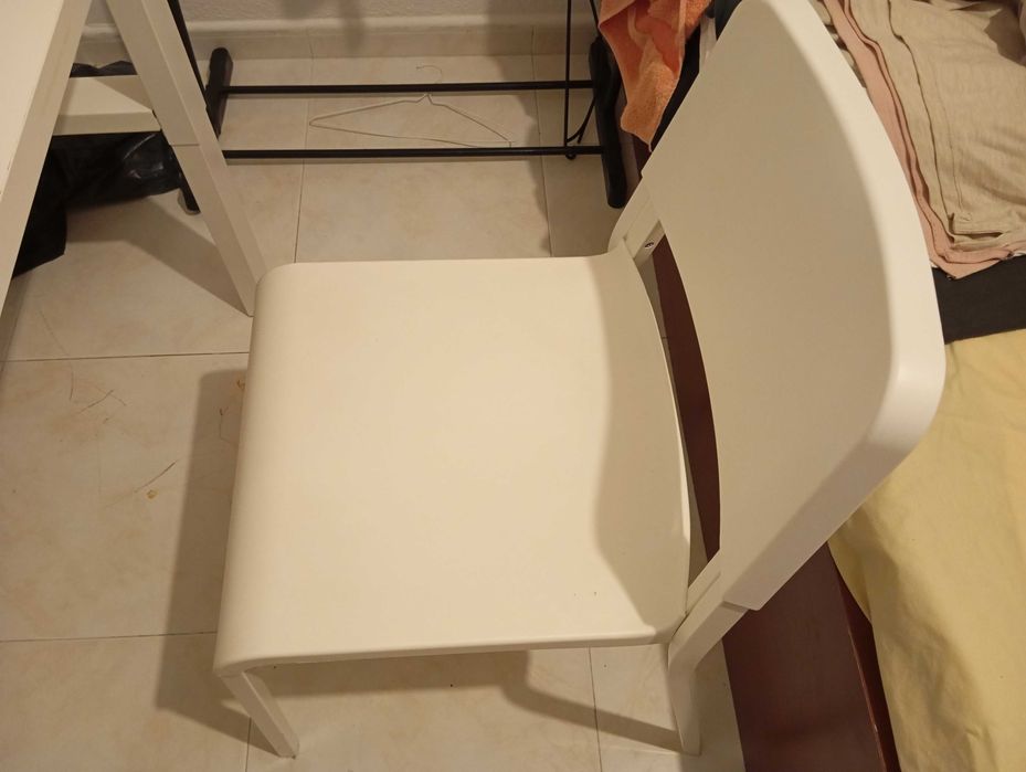 Secretaria e cadeira