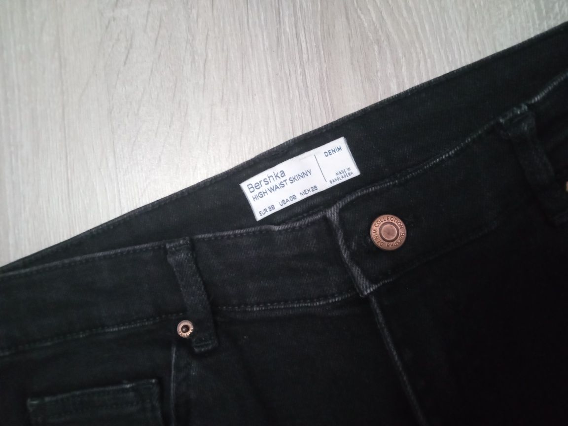 Spodnie z przetarciami z Bershka eur 38