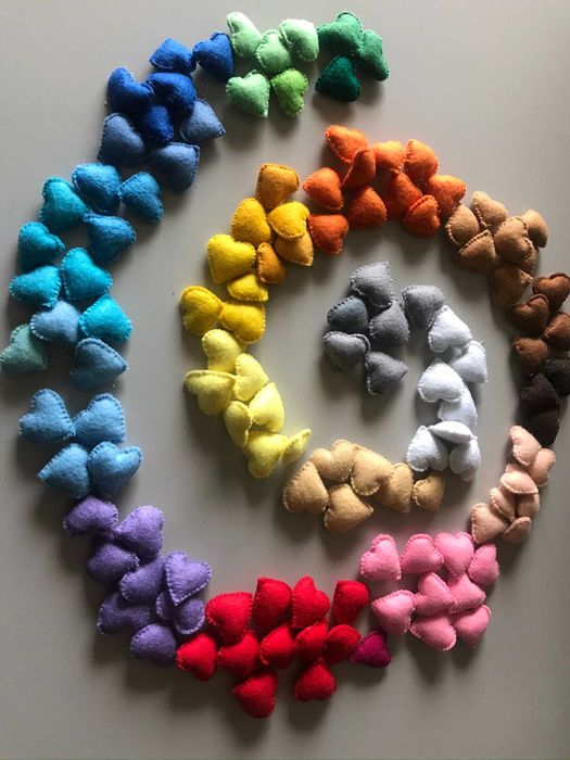 Mini corações em feltro