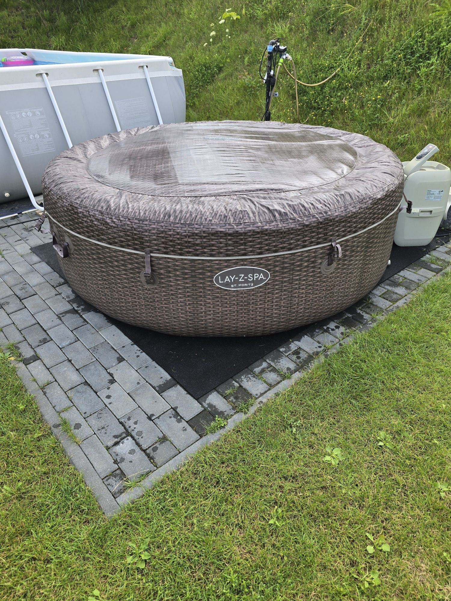 Jacuzzi bestway z hydromasażem