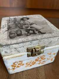 Szkatułka pudełko puzderko drewniane na biżuterię vintage decoupage