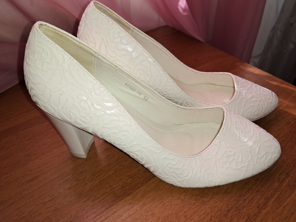 Туфлі весільні білі 40р