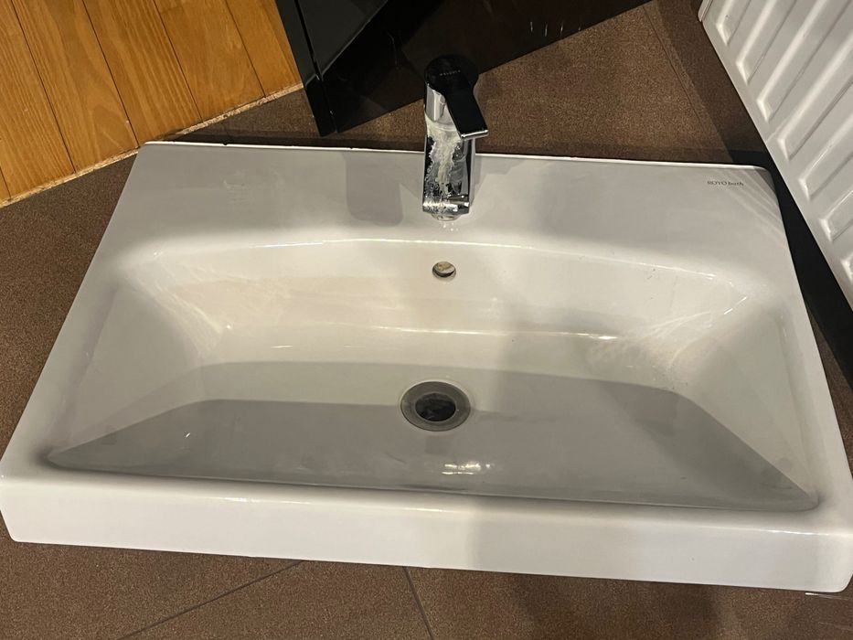 Szafki łazienkowe + umywalka