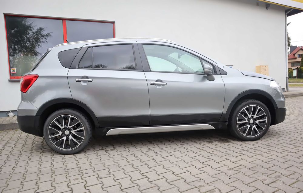 Suzuki SX4      2013
