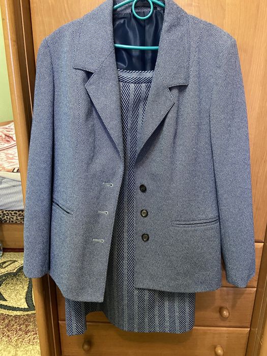 Деловой  женский костюм