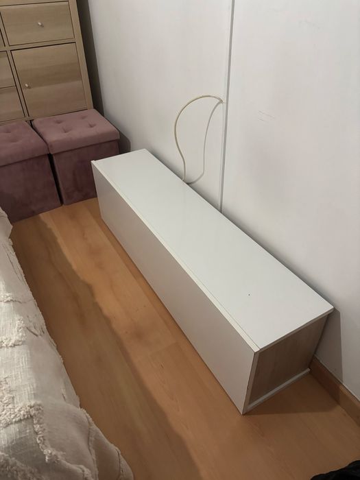 Móvel de tv branco e carvalho