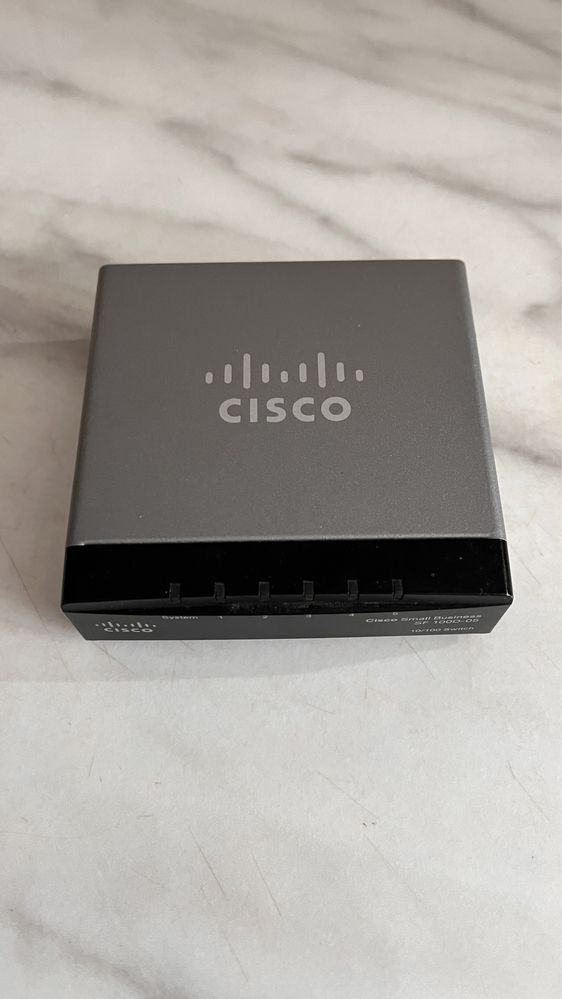 Switch Cisco SF 100D-05
