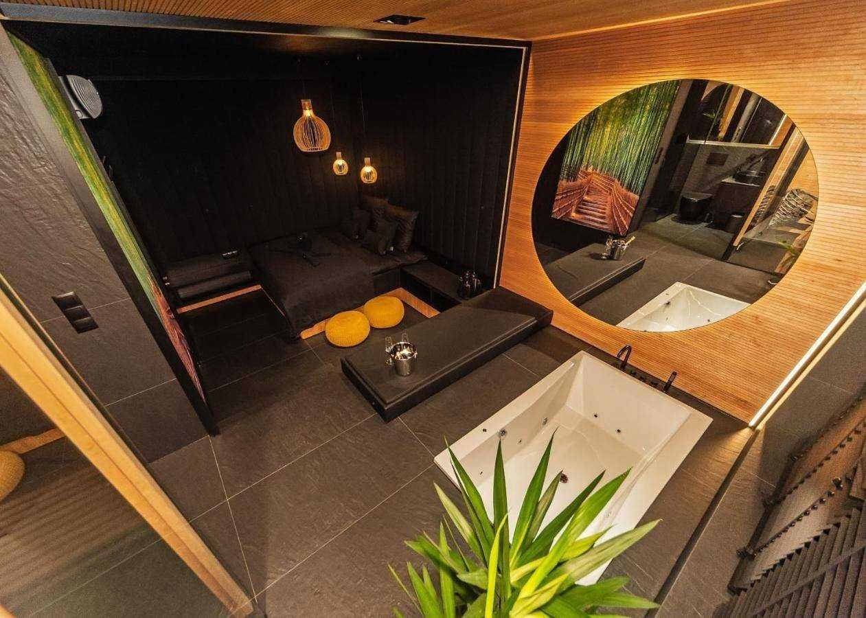 Sauna & Jacuzzi Apartment dla par w centrum miasta