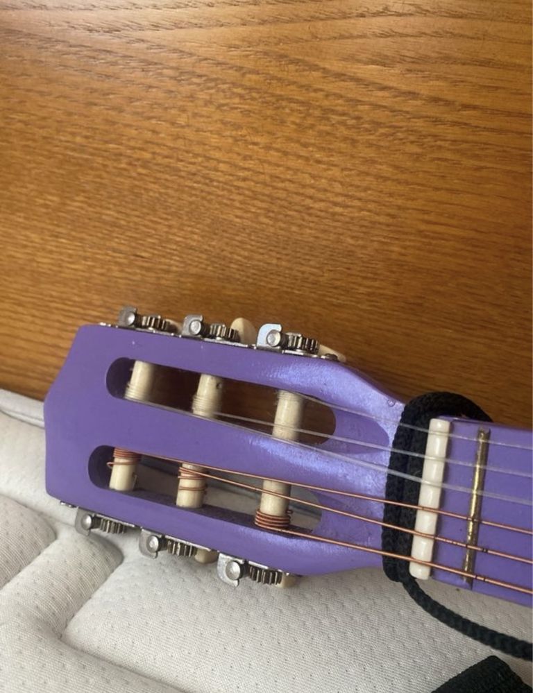 Guitarra Violetta