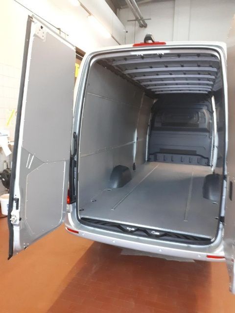 Renault Master L3H2 zabudowa przestrzeni ładunkowej