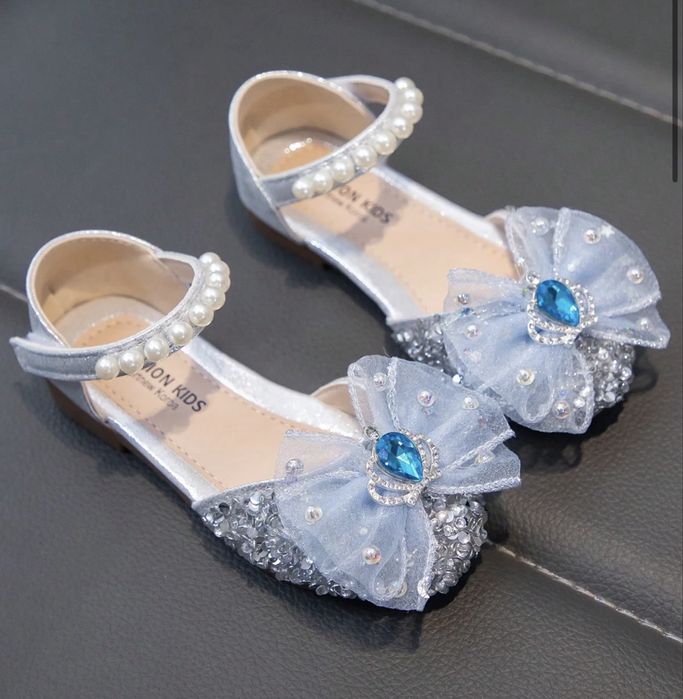 Святкові туфлі для дівчаток з прикрасами. Туфлі ельзи 24 р.