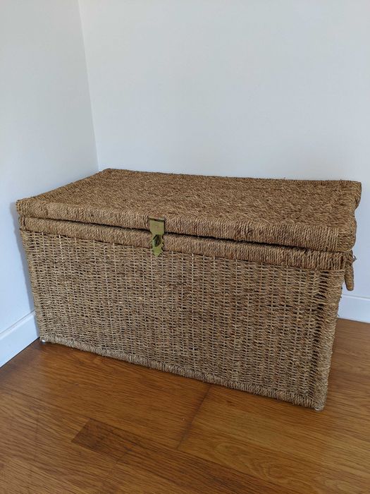 Baú de rattan entrançado