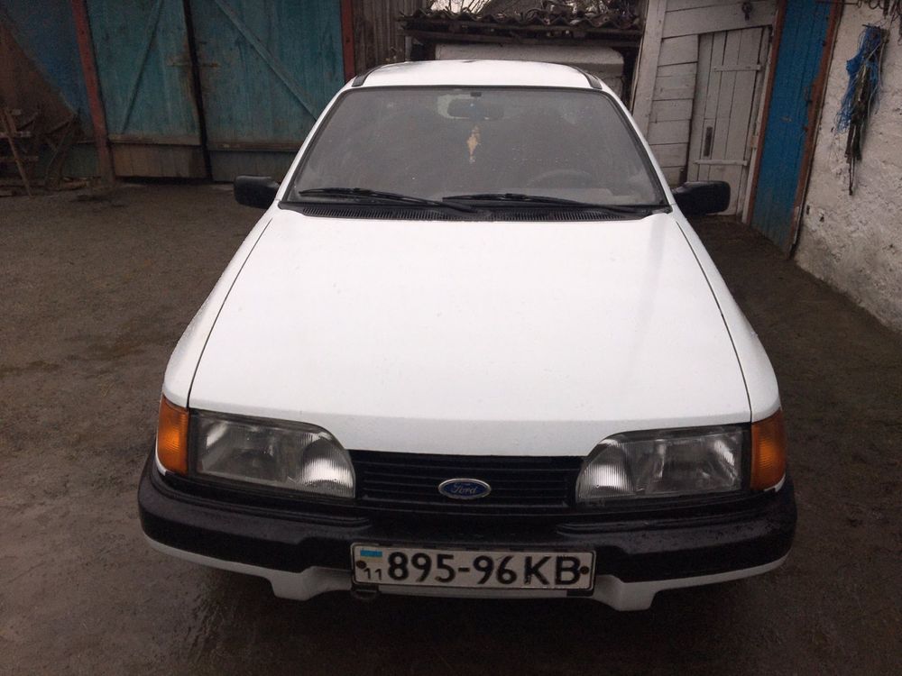 Продам машину Ford Sierra 1.6 в хорошому стані