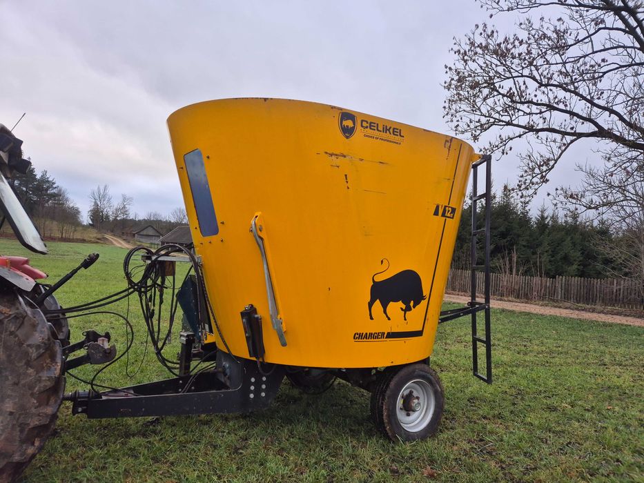 Wóz paszowy pionowy CELIKEL