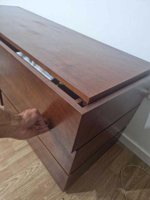 Vendo mobília de quarto madeira..