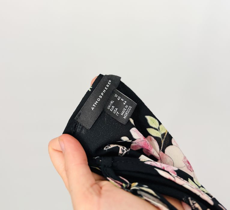 Czarna tunika na ramiączkach w kwiatowy wzór L 40 Atmosphere